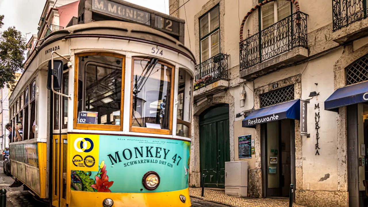 Gele tram in Lissabon