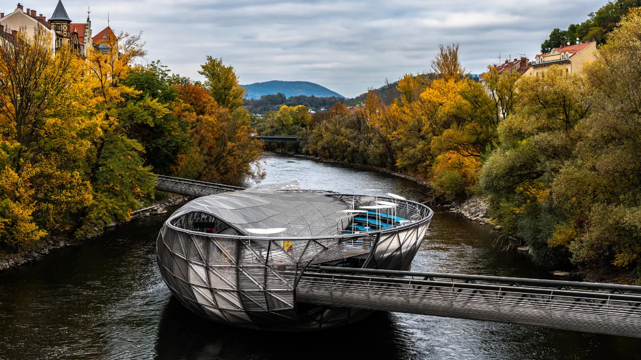Murinsel tijdens de herfst