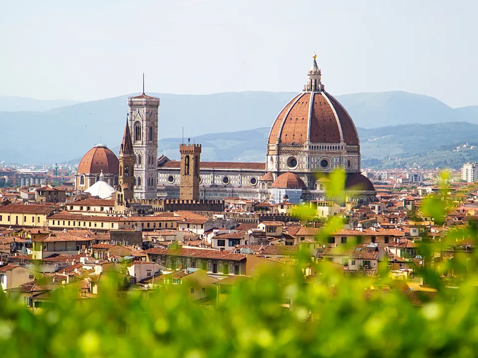 Stad Florence met op de voorgrond groen en op de achtergrond kathedraal