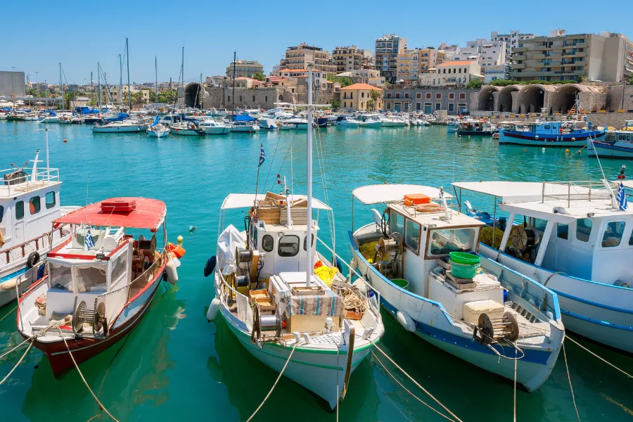 Boten in de haven van Heraklion